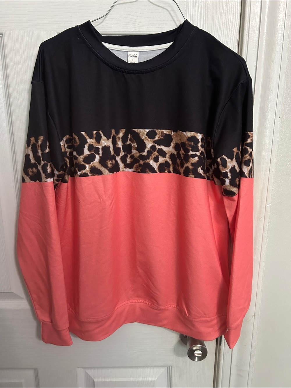 Women’s Colorblock Leopard-Accent Pullover Sweatshirt - Coral & Black